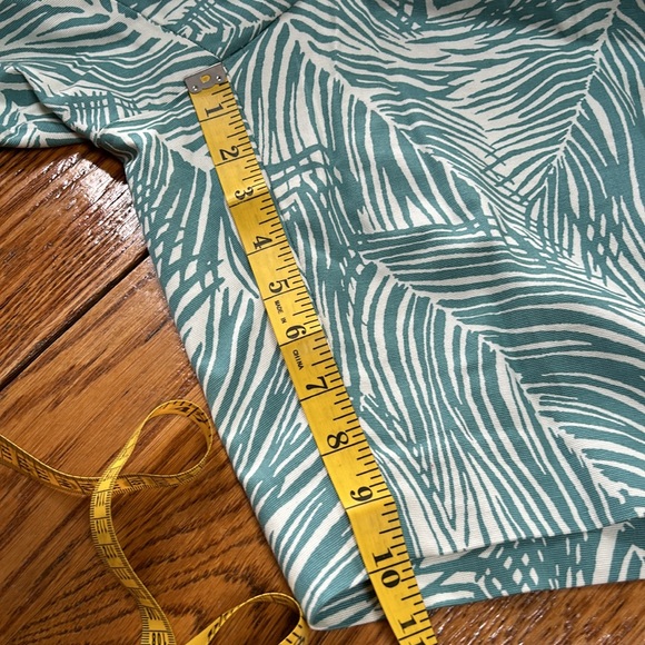 Talbots aqua tropical print ladies shorts. Size 18W Petite. Excellent condition - Picture 8 of 8